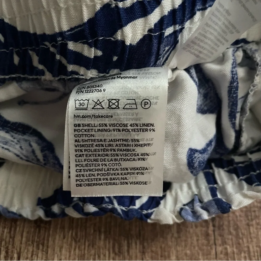 H&M Linen Blend Pull On Shorts Blue and White Floral Size Small